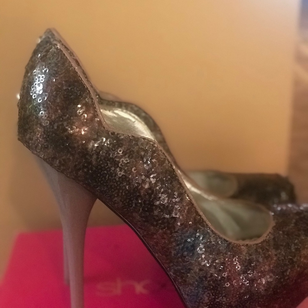 Multi-color Sequin Pumps